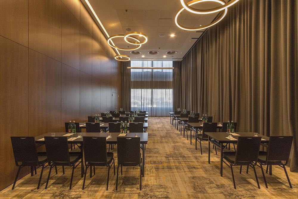 Hilton Garden Inn Zagreb - Radnicka Exterior foto